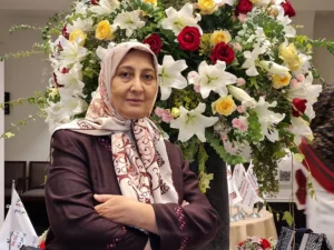 دکتر فروزنده فارغ پور در جشن آزمایشگاه نیلو